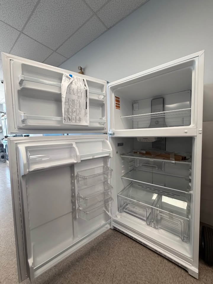 Whirlpool - 33 in. 20.5 Cu. Ft. Top-Freezer Refrigerator with Frameless Glass Shelves - White - WRT311FZDW