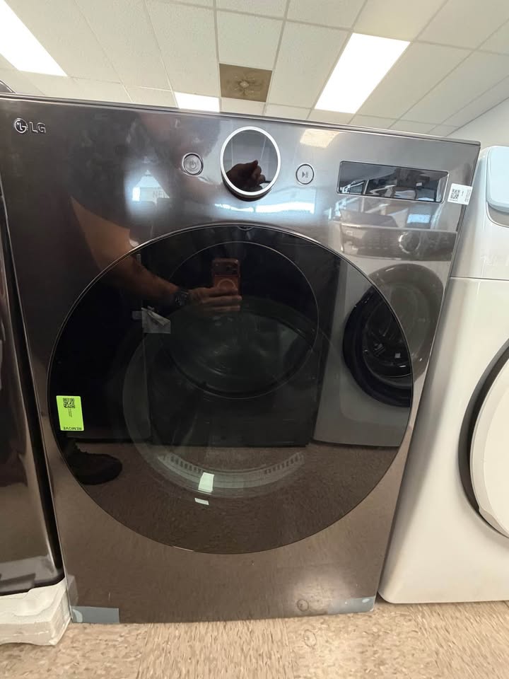 LG - 27 in. 7.4 Cu. Ft. Smart Front Load Electric Dryer with AI Sensor Dry & TurboSteam™ - Black Steel - DLEX6500B