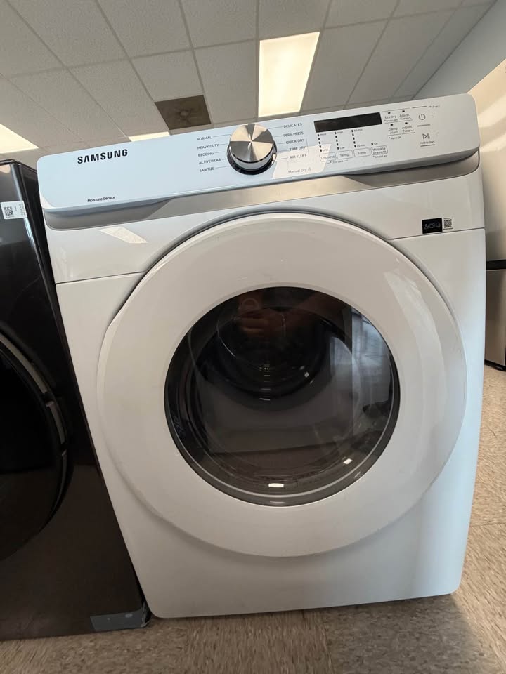 Samsung - 27 in. 7.5 Cu. Ft. Stackable Vented Electric Dryer with Sensor Dry - White - DVE45T6000W