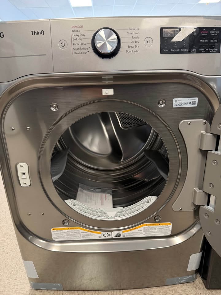 LG - 29 in. 9.0 Cu. Ft. Mega Capacity Smart Front Load Gas Dryer with TurboSteam™ & Built-In Intelligence - Black Steel - DLGX8981V