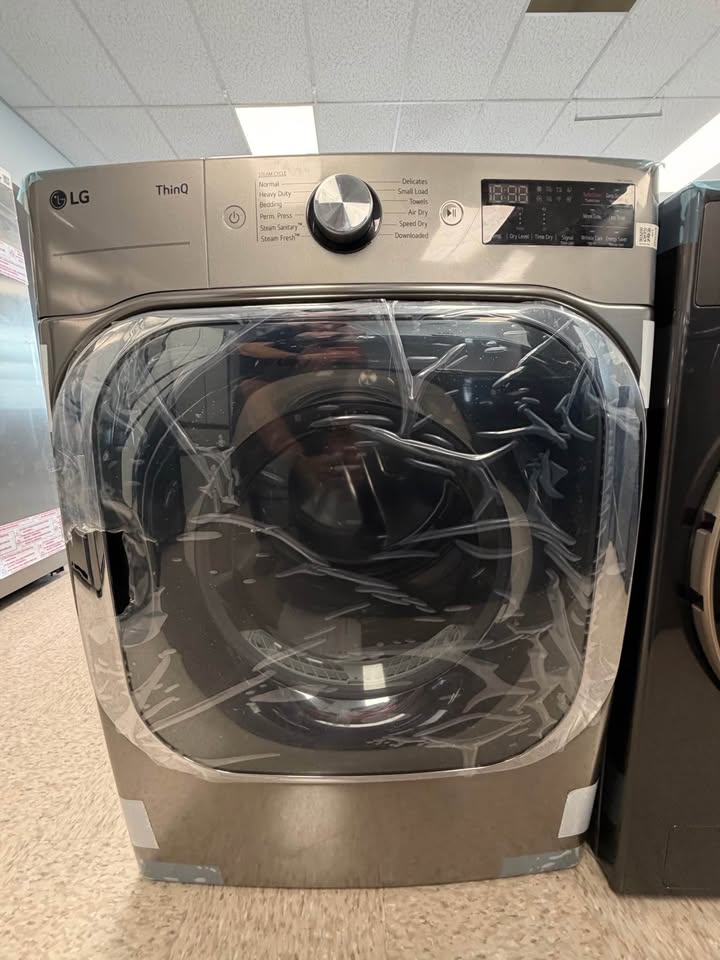 LG - 29 in. 9.0 Cu. Ft. Mega Capacity Smart Front Load Gas Dryer with TurboSteam™ & Built-In Intelligence - Black Steel - DLGX8981V
