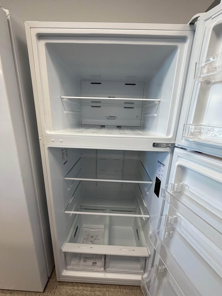 Mora - 30 in. 18 Cu. Ft. Top-Freezer Refrigerator with Glass Shelves & Reversible Doors - White - MRT180N6AWD