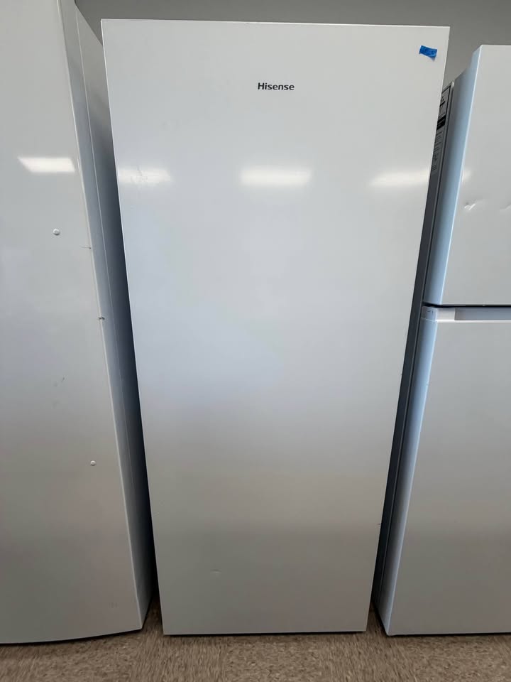 Hisense - 28 in. 13.6 Cu. Ft. Garage-Ready Frost-Free Convertible Upright Freezer or Refrigerator - White - CFU14N6AWE