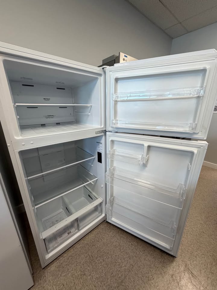 Mora - 30 in. 18 Cu. Ft. Top-Freezer Refrigerator with Glass Shelves & Reversible Doors - White - MRT180N6AWD