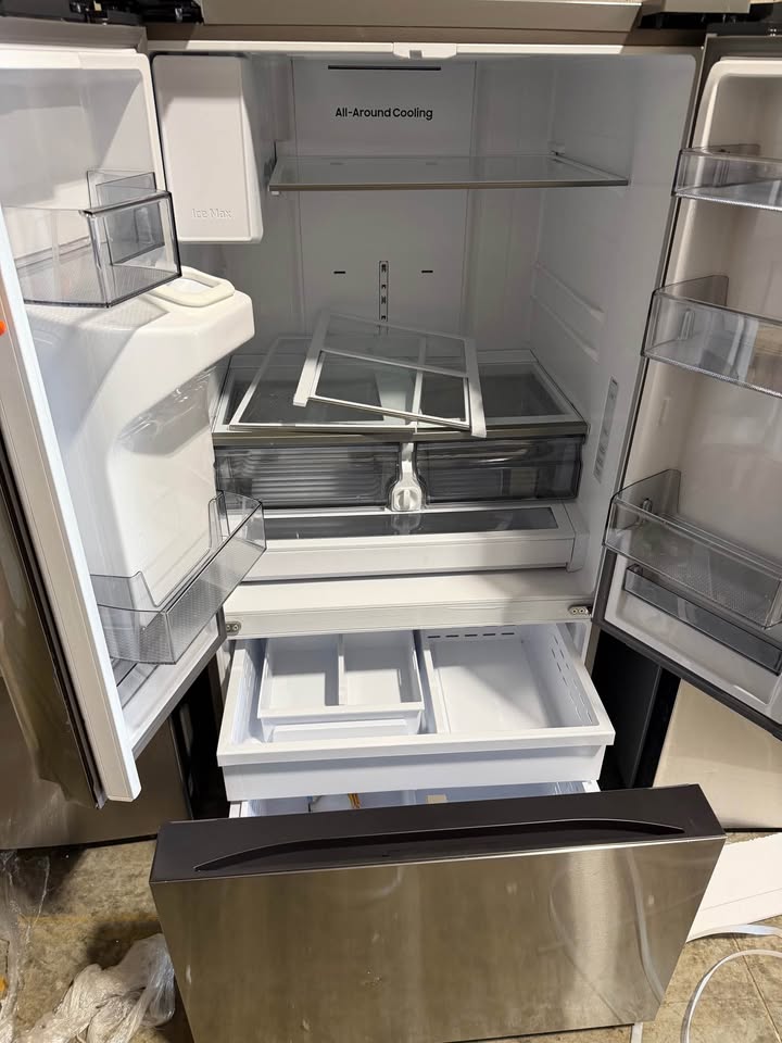Samsung - 36 in. Wide 31 Cu. Ft. Mega Capacity 3-Door French Door Refrigerator with External Water & Ice Dispenser - Fingerprint-Resistant Stainless Steel - RF32CG5B10SR