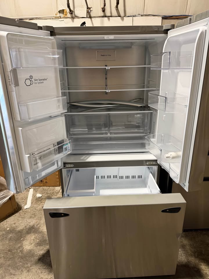 LG - 36 in. 26 Cu. Ft. Smart Counter-Depth MAX French Door Refrigerator with Tall Ice & Water Dispenser - Stainless Steel - LCFC26XSS/00