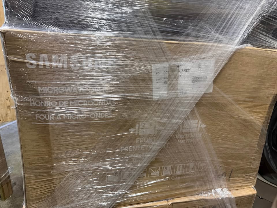 Samsung - 30 in. 2.1 Cu. Ft. BESPOKE Smart Over-the-Range Microwave with Sensor Cook, Wi-Fi & Auto Connectivity - White Glass - ME21DB630012AA