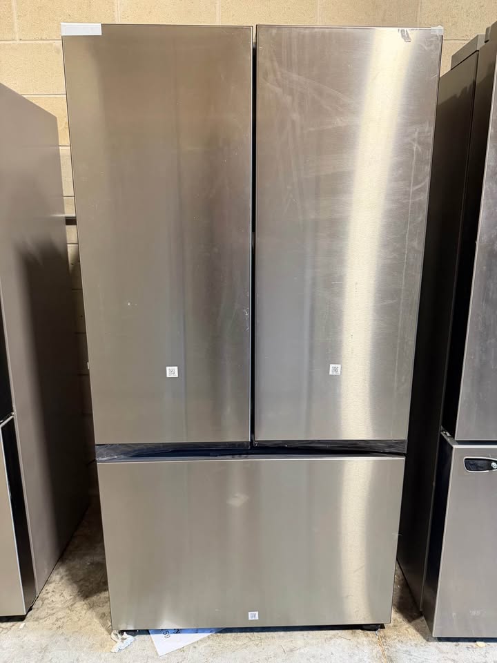 Samsung - 36 in. 24 Cu. Ft. BESPOKE Counter-Depth 3-Door French Door Refrigerator with Beverage Center & Dual Ice Maker - Fingerprint-Resistant Stainless Steel - RF24BB6600QL/AA