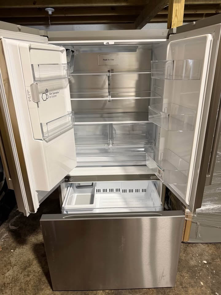 LG - 36 in. 24 Cu. Ft. Counter-Depth MAX 3-Door French Door Refrigerator with Dual Ice Makers & Craft Ice - PrintProof Stainless Steel - LF24Z6530S