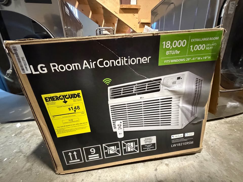 LG - 18,000 BTU Smart Wi-Fi Window Air Conditioner for Rooms up to 1,000 Sq. Ft. - 208/230V - White - LW1821ERSM