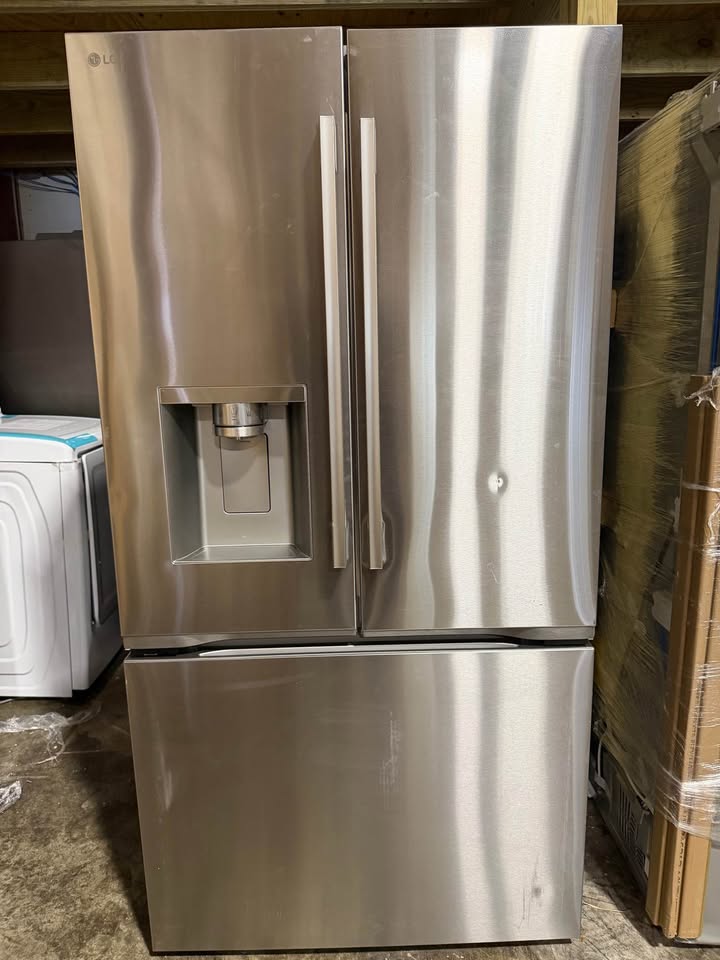 LG - 36 in. 24 Cu. Ft. Counter-Depth MAX 3-Door French Door Refrigerator with Dual Ice Makers & Craft Ice - PrintProof Stainless Steel - LF24Z6530S