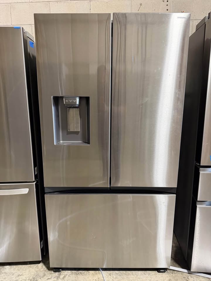 Samsung - 36 in. Wide 31 Cu. Ft. Mega Capacity 3-Door French Door Refrigerator with External Water & Ice Dispenser - Fingerprint-Resistant Stainless Steel - RF32CG5B10SR