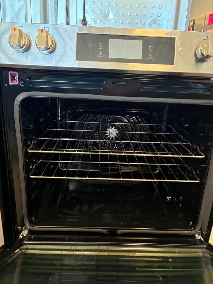 Frigidaire Gallery - 30 in. 6.2 Cu. Ft. Freestanding Electric Range with Total Convection, Air Fry & Self-Cleaning - Stainless Steel - GCFE3060BF
