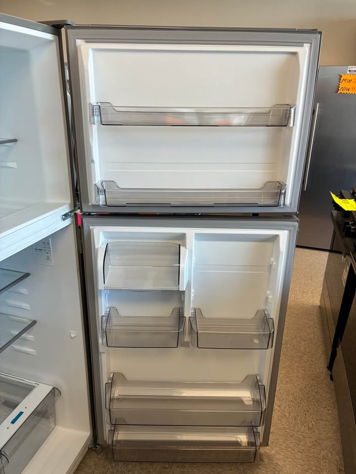 Midea - 30 in. 20.5 Cu. Ft. Garage-Ready Top-Freezer Refrigerator with Reversible Door & Humidity-Controlled Crispers - Stainless Steel - MRT21D3BST