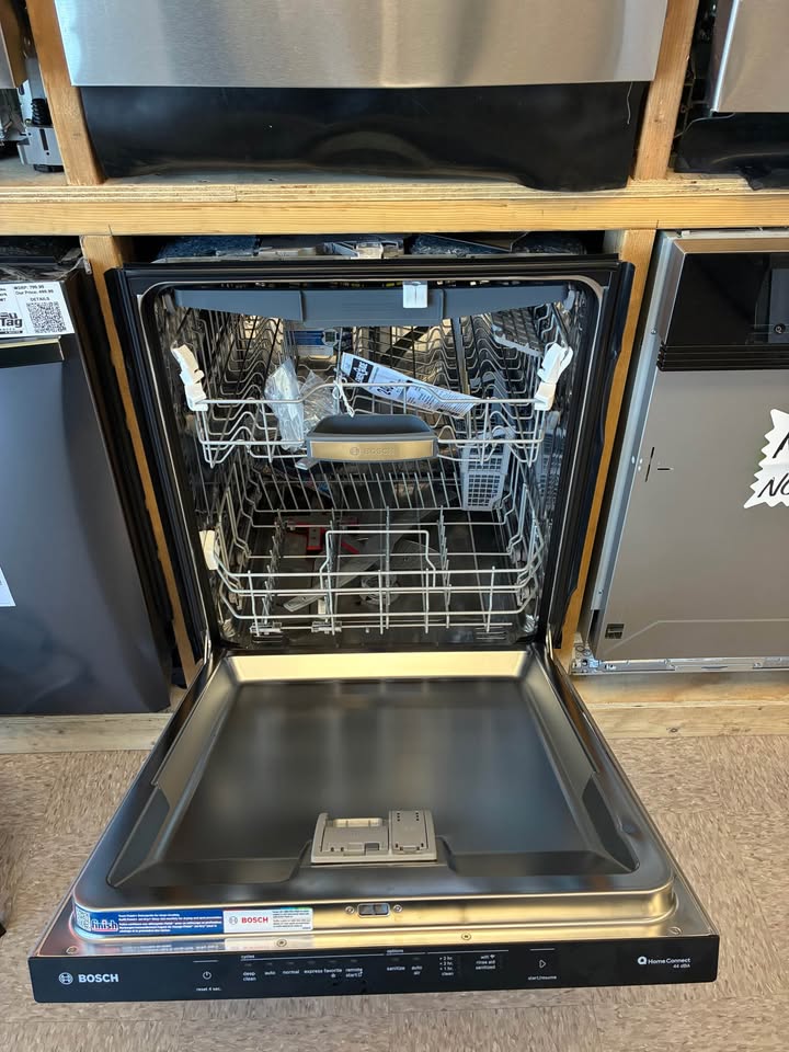 Bosch 500 Series - 24 in. Top Control Built-In Dishwasher with AutoAir, TimeLight, Zone Wash & 3rd Rack - Stainless Steel - SHP65DC5N/39