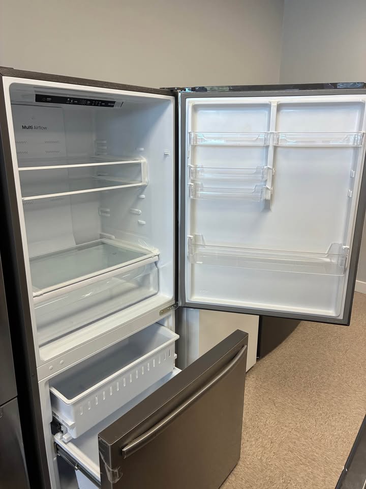 Mora - 31 in. 17.2 Cu. Ft. Counter-Depth Bottom-Freezer Refrigerator with Reversible Door, Full-Width Pantry & LED Lighting - Stainless Steel - MRB172N6ASE