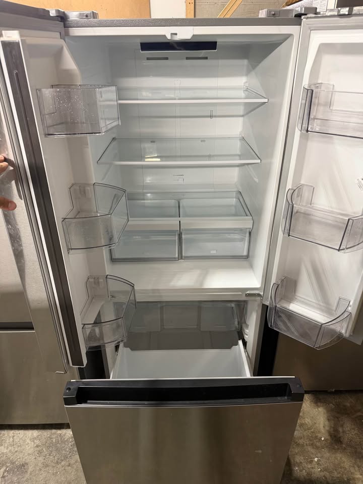 Midea - 30 in. 18.4 Cu. Ft. French Door Refrigerator with Bottom Freezer, Dual Crispers, Gallon Door Storage & Automatic Defrost - Stainless Steel - MRF18B4AST