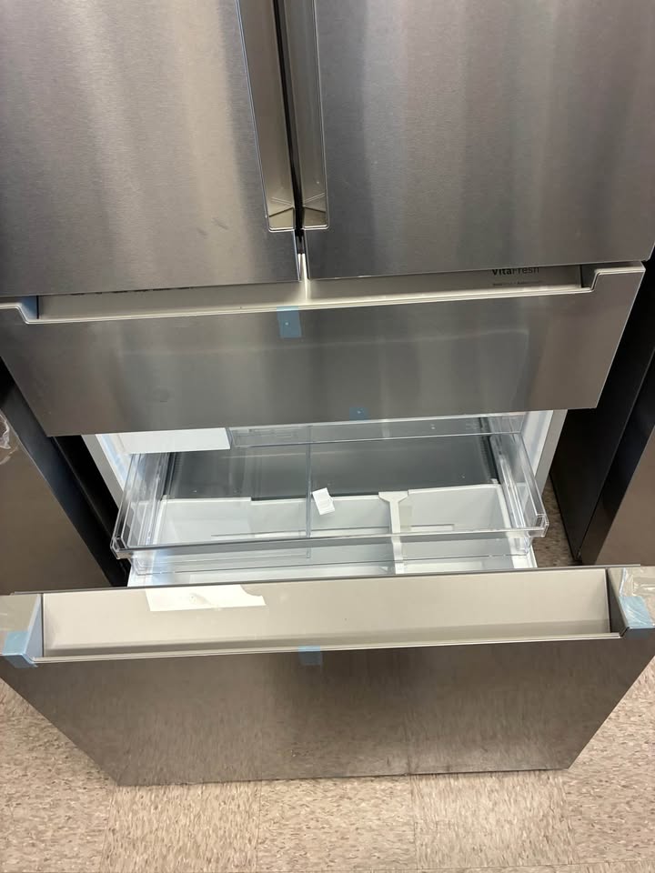 Bosch - 36 in. 20.5 Cu. Ft. 800 Series Counter-Depth French Door Refrigerator with VitaFresh Pro, Home Connect & Internal Water Dispenser - Stainless Steel - B36CL80ENS/47