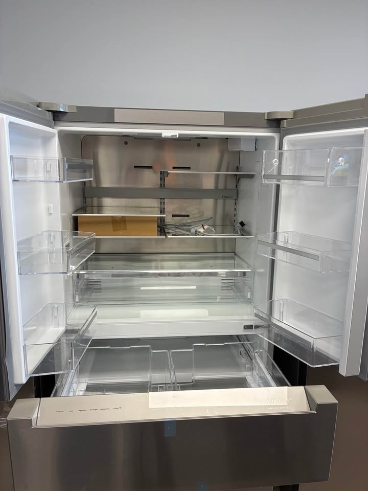 Bosch - 36 in. 20.5 Cu. Ft. 800 Series Counter-Depth French Door Refrigerator with VitaFresh Pro, Home Connect & Internal Water Dispenser - Stainless Steel - B36CL80ENS/47