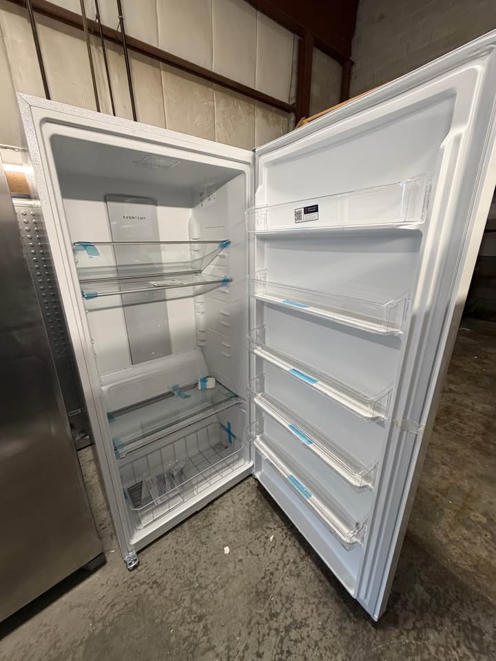 Frigidaire - 20 Cu. Ft. Garage-Ready Frost-Free Upright Freezer with EvenTemp Cooling, Power Outage Assurance & Adjustable Glass Shelves - Carbon - FFUE2024ANG