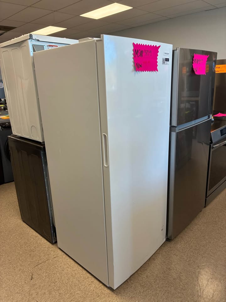 Frigidaire - 28 in. 16 Cu. Ft. Garage-Ready Convertible Frost-Free Upright Freezer with EvenTemp Cooling - White - FFUE1626AW