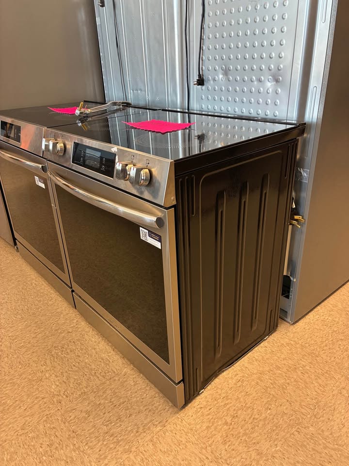 Frigidaire Gallery - 30 in. 6.2 Cu. Ft. Freestanding Electric Range with Total Convection, Air Fry & Self-Cleaning - Stainless Steel - GCFE3060BF