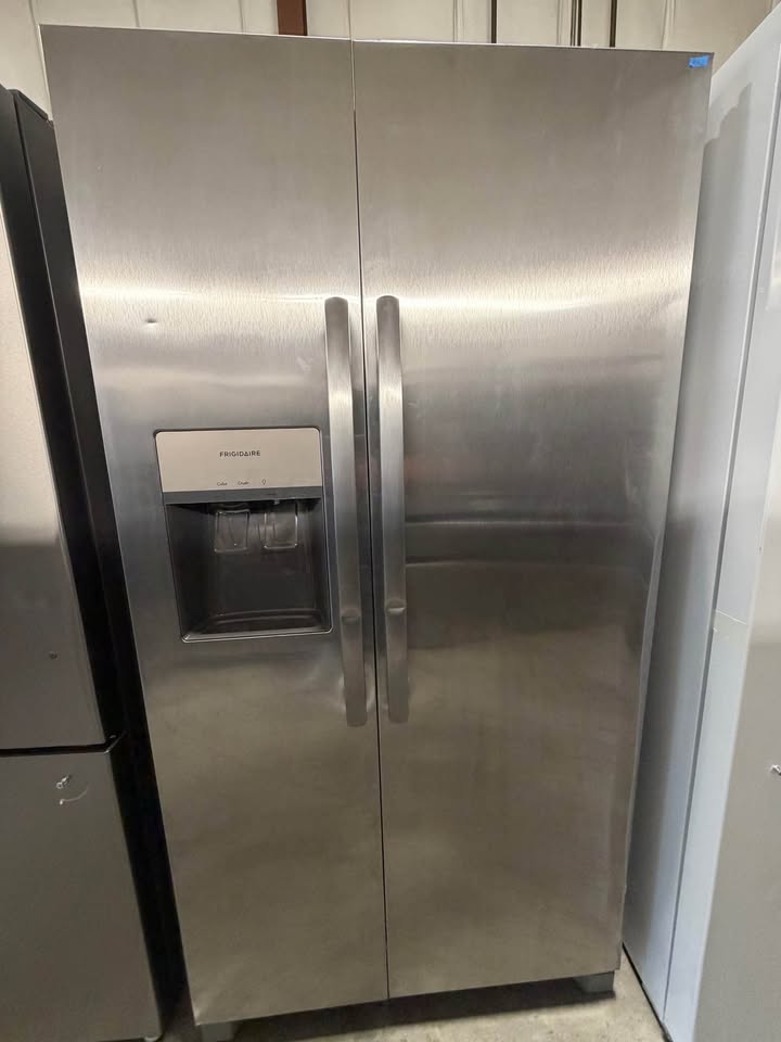 Frigidaire - 25.6 Cu. Ft. Standard-Depth Side-by-Side Refrigerator with EvenTemp Cooling, External Water & Ice Dispenser - Stainless Steel - FRSS2623ASN