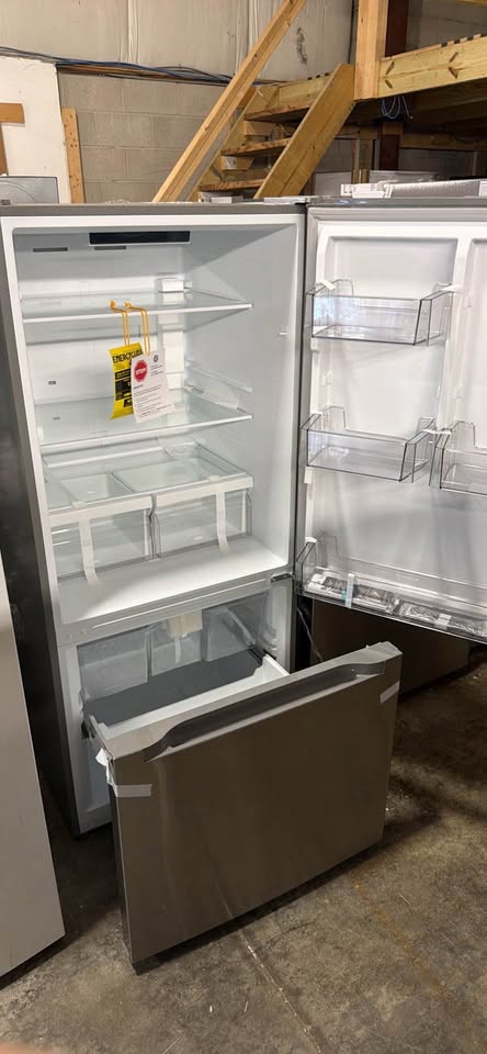 Midea - 18.7 Cu. Ft. Garage-Ready Bottom-Freezer Refrigerator with Frost-Free Cooling, Reversible Door & LED Lighting - Stainless Steel - MRB19B7AST