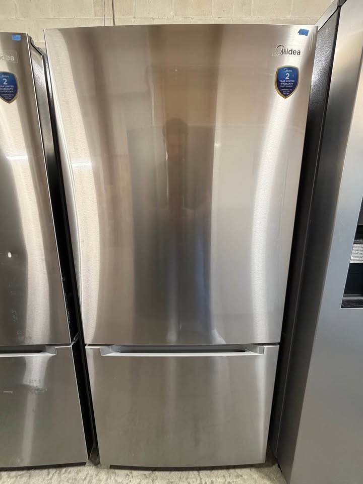 Midea - 18.7 Cu. Ft. Garage-Ready Bottom-Freezer Refrigerator with Frost-Free Cooling, Reversible Door & LED Lighting - Stainless Steel - MRB19B7AST