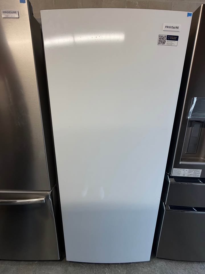 Frigidaire - 16 Cu. Ft. Garage-Ready Convertible Frost-Free Upright Freezer/Refrigerator - White - FFUE1626AW