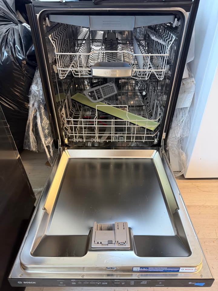Bosch - 500 Series 24" Smart Top-Control Dishwasher with AutoAir, TimeLight, Zone Wash, 3rd Rack & 44 dBA Quiet Operation - Stainless Steel Anti-Fingerprint - SHP65DC5N/34