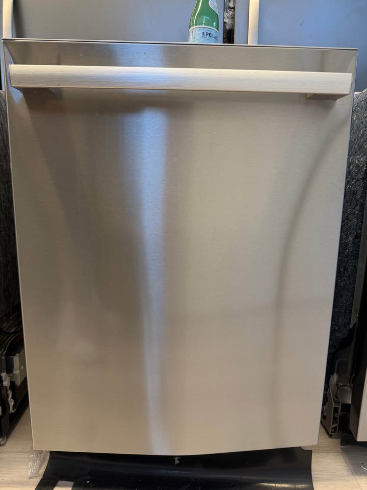 Bosch - 800 Series 24" Top-Control Dishwasher with CrystalDry™, PrecisionWash® with PowerControl™, TimeLight®, 3rd Rack & 42 dBA Quiet Operation - Stainless Steel Anti-Fingerprint - SHX78DC5N/39