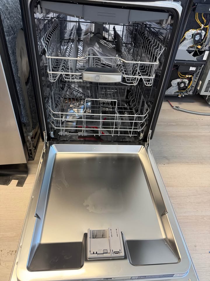 Bosch - 800 Series 24" Top-Control Dishwasher with CrystalDry™, PrecisionWash® with PowerControl™, TimeLight®, 3rd Rack & 42 dBA Quiet Operation - Stainless Steel Anti-Fingerprint - SHX78DC5N/39