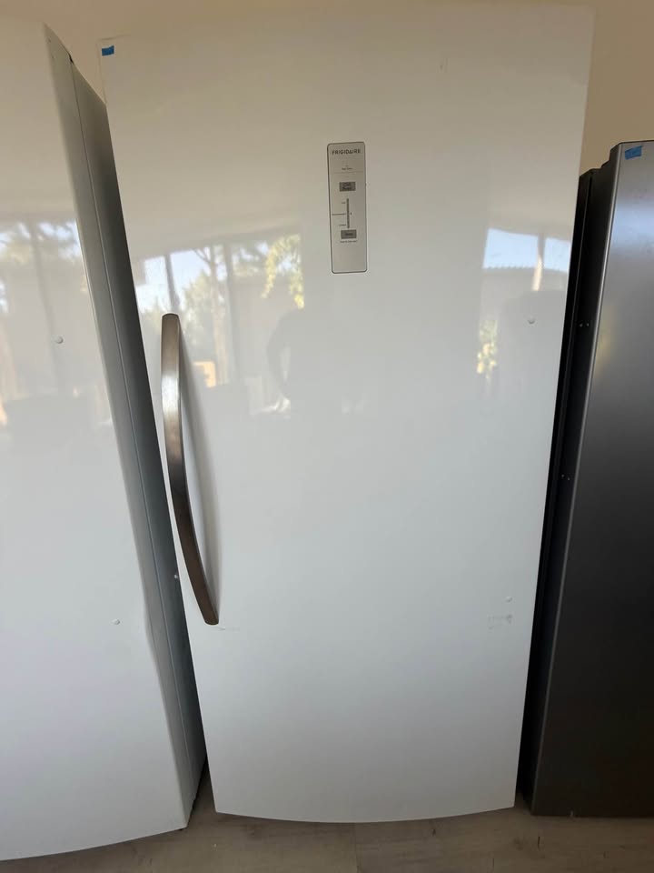 Frigidaire - 20.0 Cu. Ft. Garage-Ready Single-Door Refrigerator with EvenTemp Cooling, Adjustable Glass Shelves, Auto-Close Door & LED Lighting - White - FRAE2024AWC