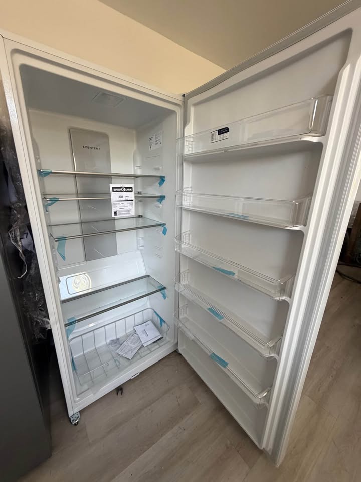 Frigidaire - 20.0 Cu. Ft. Garage-Ready Single-Door Refrigerator with EvenTemp Cooling, Adjustable Glass Shelves, Auto-Close Door & LED Lighting - White - FRAE2024AWC