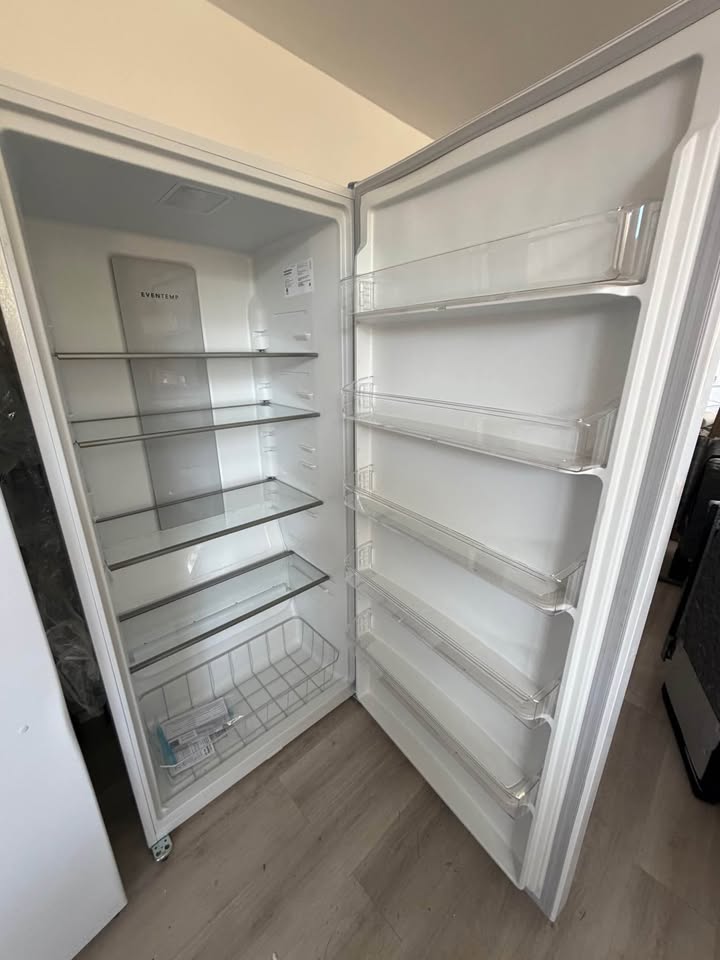 Frigidaire - 20.0 Cu. Ft. Garage-Ready Single-Door Refrigerator with EvenTemp Cooling, Adjustable Glass Shelves, Auto-Close Door & LED Lighting - White - FRAE2024AWC