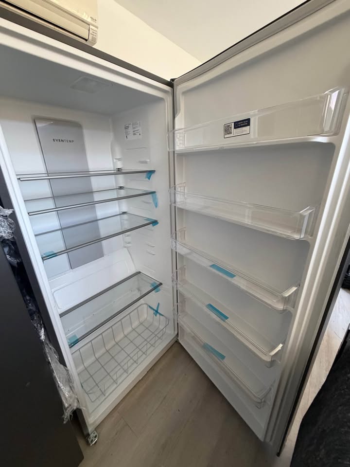 Frigidaire - 20.0 Cu. Ft. Garage-Ready Frost-Free Upright Freezer with EvenTemp Cooling, Power Outage Assurance & Flexible Interior Organization - Carbon - FFUE2024ANG
