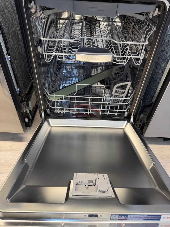 Bosch - 800 Series 24" Top-Control Dishwasher with CrystalDry™, PrecisionWash® with PowerControl™, TimeLight®, 3rd Rack & 42 dBA Quiet Operation - Stainless Steel Anti-Fingerprint - SHX78DC5N/39