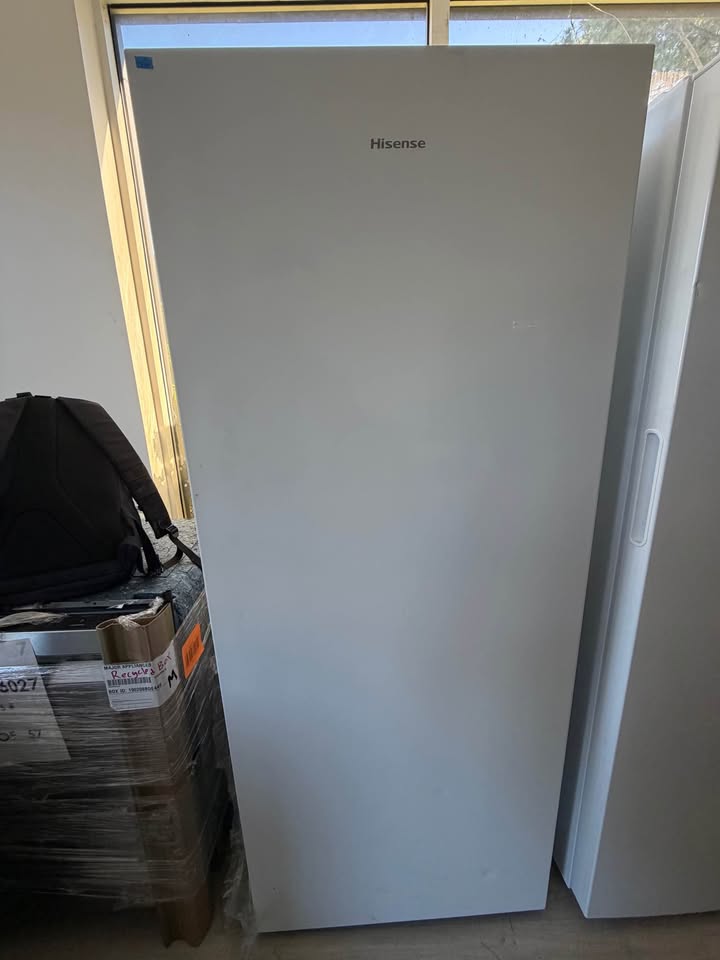 Hisense - 13.6 Cu. Ft. Garage-Ready Convertible Frost-Free Upright Freezer with No Frost Technology, LED Lighting & Door Alarm - White - CFU14N6AWE