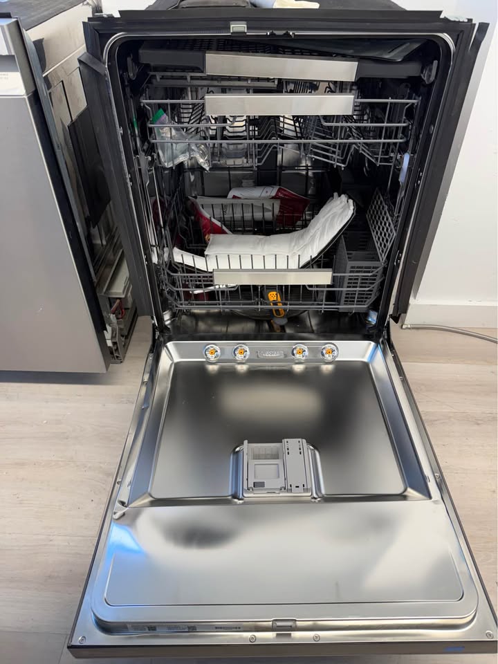 LG - 24" FlushFit Smart Top-Control Dishwasher with 1-Hour Wash & Dry, QuadWash Pro, TrueSteam & Dynamic Heat Dry - PrintProof Black Stainless Steel - LDNPH753D