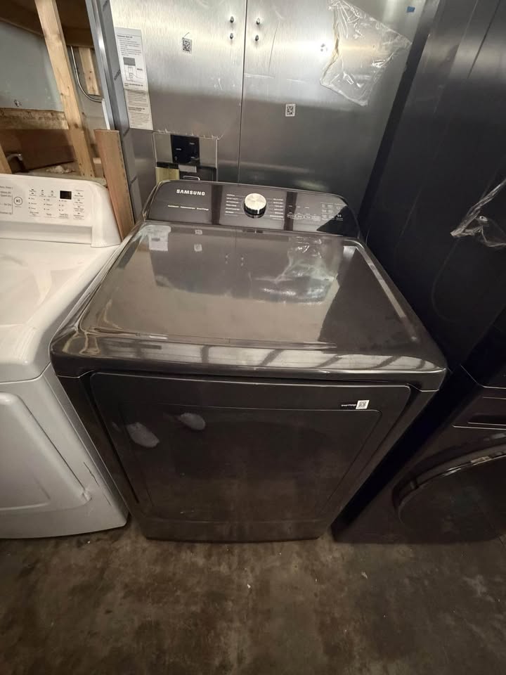 Samsung - 7.4 Cu. Ft. Smart Electric Dryer with Steam Sanitize+, Sensor Dry, SmartThings Wi-Fi & Reversible Door - Brushed Black - DVE55CG7100V