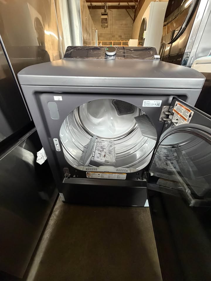 LG - 7.3 Cu. Ft. Ultra Large Capacity Rear-Control Gas Dryer with EasyLoad™, AI Sensor Dry, TurboSteam™ & ThinQ® Smart Technology - Matte Black - DLGX8601BE