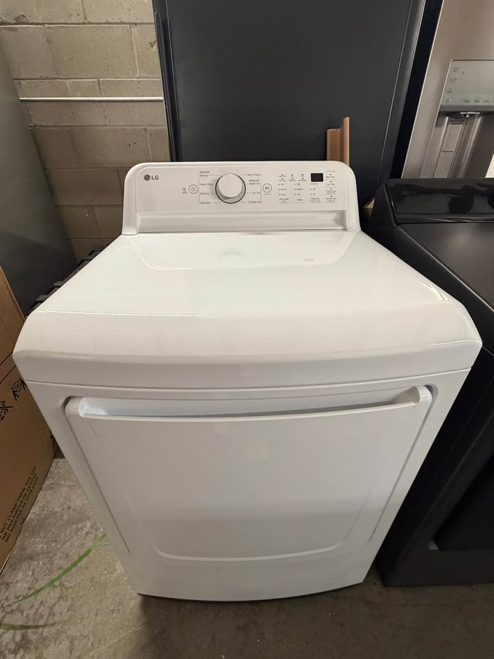 LG - 7.3 Cu. Ft. Ultra Large Capacity Rear-Control Gas Dryer with Sensor Dry, FlowSense™ & Wrinkle Care - White - DLG7001W
