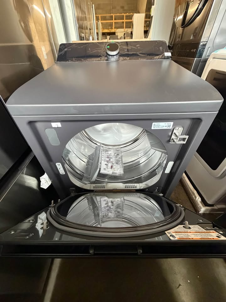 LG - 7.3 Cu. Ft. Ultra Large Capacity Rear-Control Gas Dryer with EasyLoad™, AI Sensor Dry, TurboSteam™ & ThinQ® Smart Technology - Matte Black - DLGX8601BE