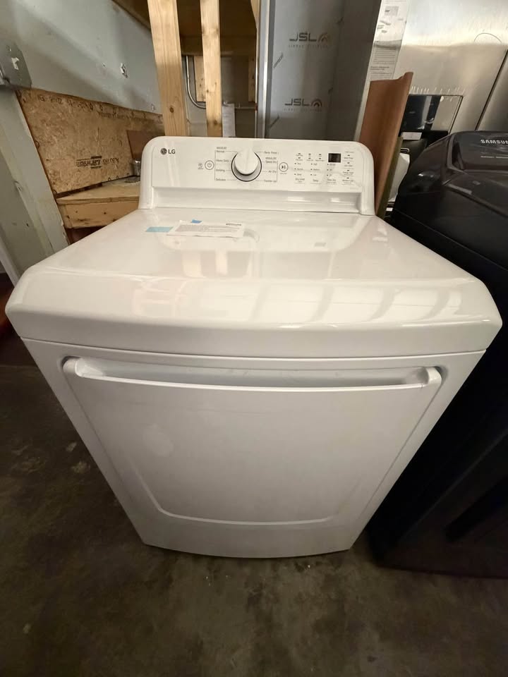LG - 7.3 Cu. Ft. Ultra Large Capacity Electric Dryer with Sensor Dry, FlowSense® & Lint Filter Indicators - White - DLE7000W