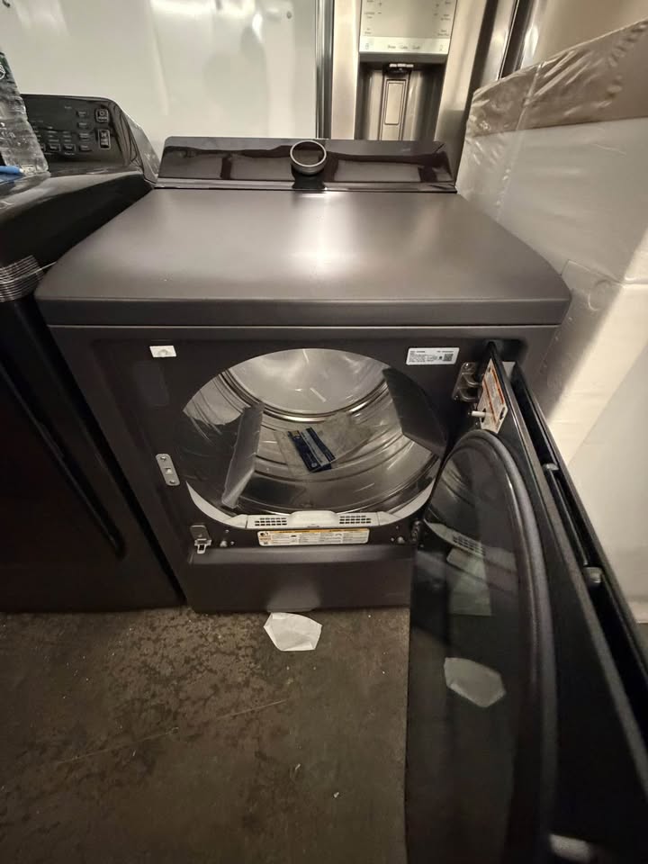 LG - 7.3 Cu. Ft. Ultra Large Capacity Rear-Control Electric Dryer with EasyLoad™, AI Sensing, TurboSteam™ & ThinQ® Smart Technology - Matte Black - DLEX8600BE
