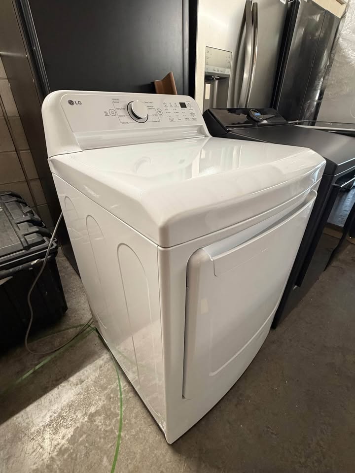 LG - 7.3 Cu. Ft. Ultra Large Capacity Rear-Control Gas Dryer with Sensor Dry, FlowSense™ & Wrinkle Care - White - DLG7001W