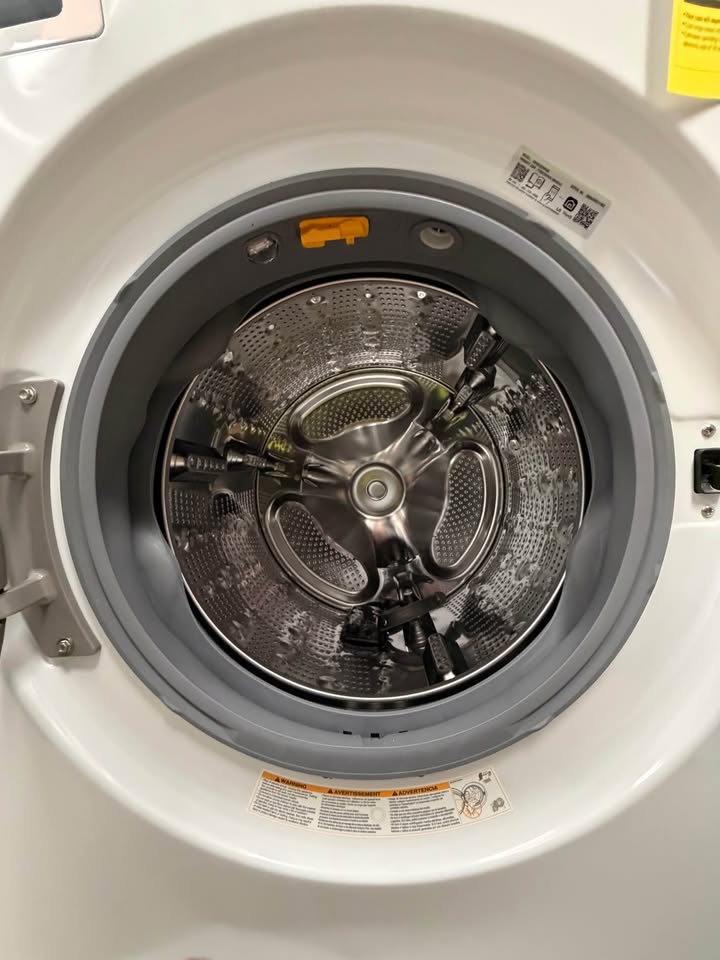 LG WashTower 5.0 Cu. Ft. Washer & 7.8 Cu. Ft. Ventless Heat Pump Dryer – White – WKHC252HWA