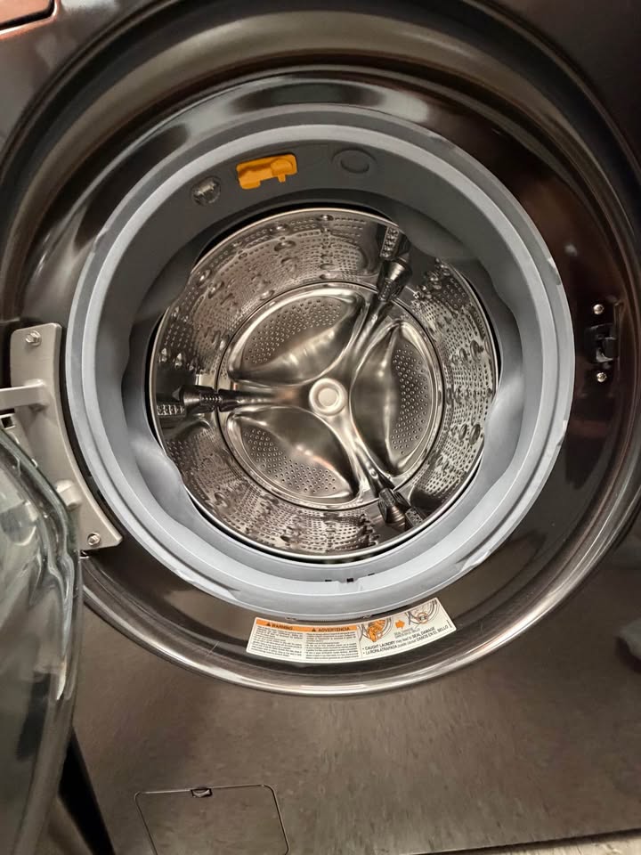 LG WashTower 4.5 Cu. Ft. Washer & 7.4 Cu. Ft. Electric Dryer – Black Steel – WKEX200HBA