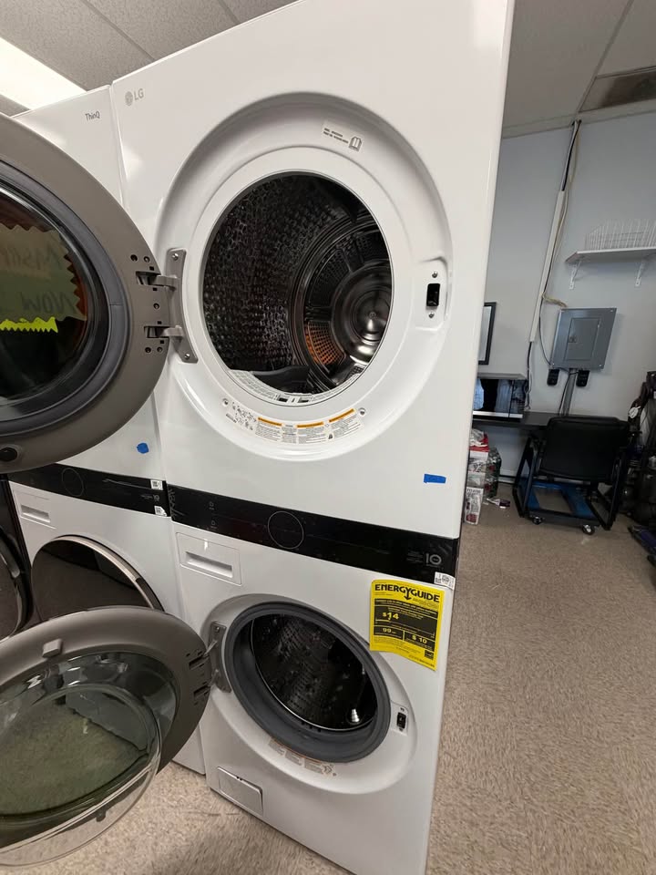 LG WashTower 5.0 Cu. Ft. Washer & 7.8 Cu. Ft. Ventless Heat Pump Dryer – White – WKHC252HWA